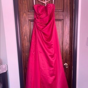 David's Bridal Fuchsia Strapless Dress